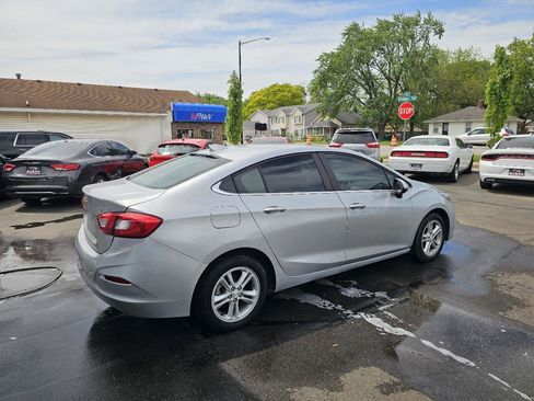 Used 2018 Chevrolet Cruze LT FWD image 12