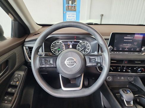 Used 2021 Nissan Rogue S image 17