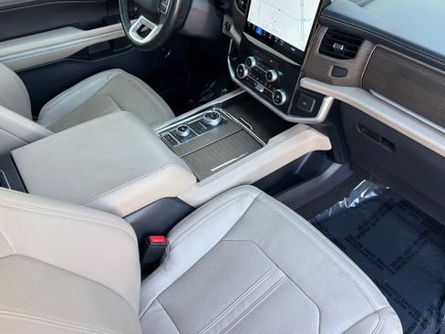 Used 2024 Ford Expedition Limited AWD/4WD image 17