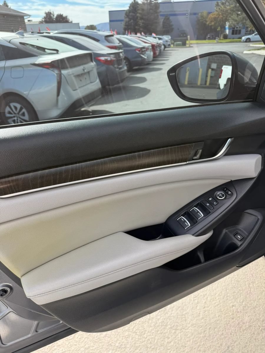 Used 2020 Honda Accord EX image 10