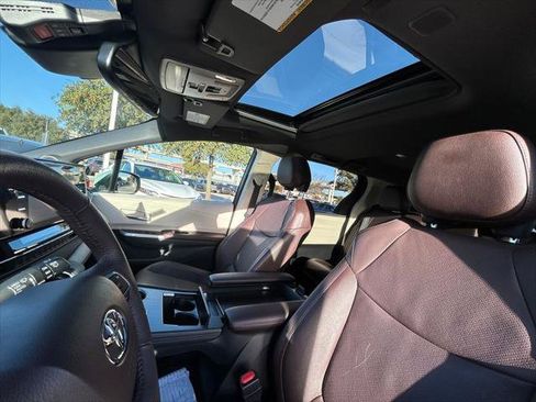 Certified 2023 Toyota Sienna Platinum image 12