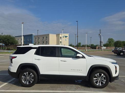 Used 2025 Chevrolet Equinox LT image 2