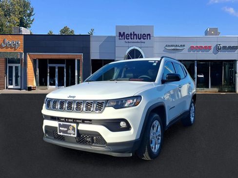 Used 2024 Jeep Compass Latitude AWD/4WD image 1