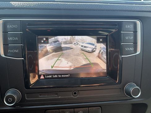 Used 2017 Volkswagen Jetta S image 18