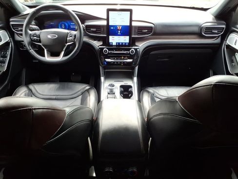 Certified 2023 Ford Explorer Platinum w/ Technology Package AWD/4WD image 11
