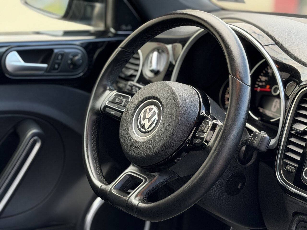 Used 2012 Volkswagen Beetle 2.5 FWD image 17