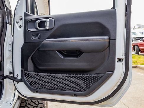 Used 2023 Jeep Gladiator Overland image 35