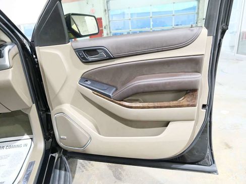 Used 2018 Chevrolet Suburban LT RWD image 35