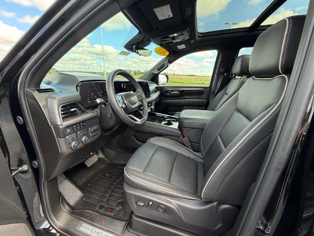 Used 2025 Chevrolet Tahoe Premier AWD/4WD image 17