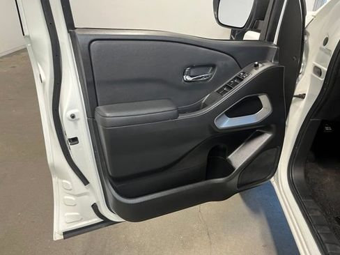 Used 2024 Nissan Frontier SV RWD image 25