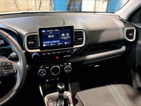 Used 2025 Hyundai Venue SEL image 6