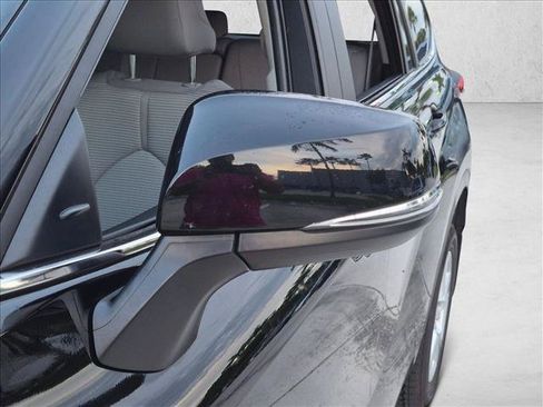 Certified 2024 Toyota Highlander LE FWD image 11