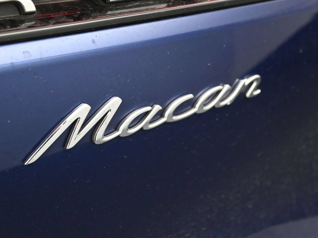 Certified 2024 Porsche Macan AWD/4WD image 8