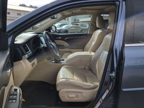 Used 2015 Toyota Highlander Limited AWD/4WD image 11