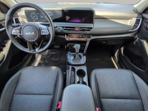 Used 2024 Kia Seltos EX FWD image 4