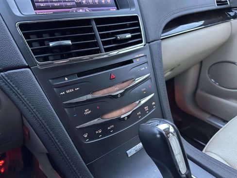 Used 2013 Lincoln MKT AWD image 32