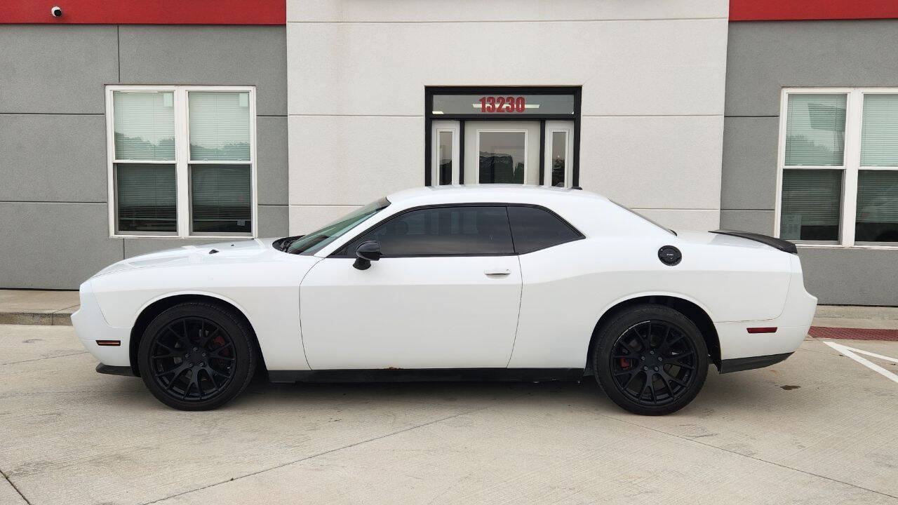 Used 2011 Dodge Challenger RWD image 3