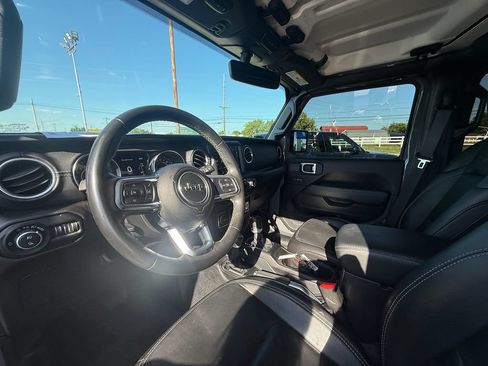 Used 2020 Jeep Gladiator Overland AWD/4WD image 14
