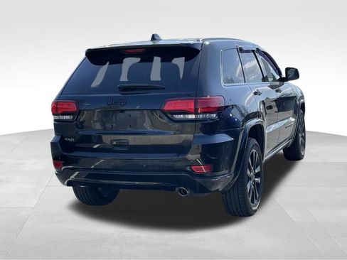Used 2018 Jeep Grand Cherokee Altitude image 4