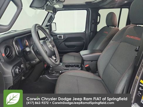 Certified 2025 Jeep Wrangler Unlimited Rubicon AWD/4WD image 18