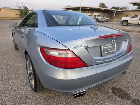 Used 2015 Mercedes-Benz SLK 250 image 6