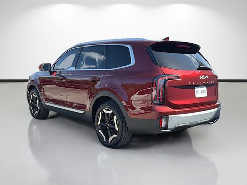 Used 2024 Kia Telluride EX w/ EX Captain's Chair Package FWD image 5