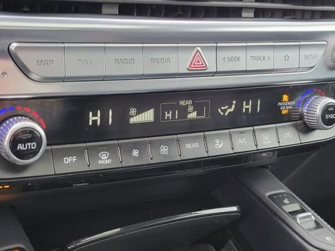 Used 2021 Kia Telluride SX w/ SX Prestige Package image 35