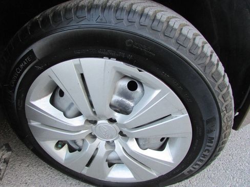 Used 2011 Subaru Legacy 2.5i AWD/4WD image 21