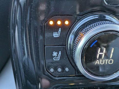 Used 2021 Toyota Highlander Limited image 24