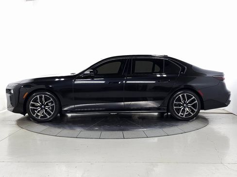 Used 2025 BMW 760i xDrive w/ Premium Package image 6