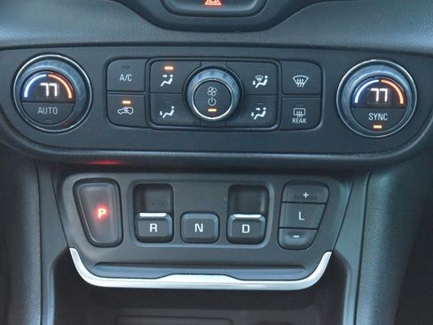 Used 2020 GMC Terrain SLT image 26