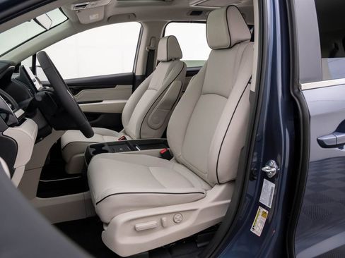 New 2026 Honda Odyssey Touring image 16
