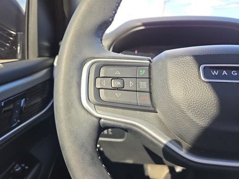 Used 2025 Jeep Wagoneer L Series II w/ Convenience Group I AWD/4WD image 23
