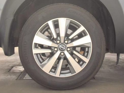 Used 2025 Nissan Pathfinder SL FWD image 23
