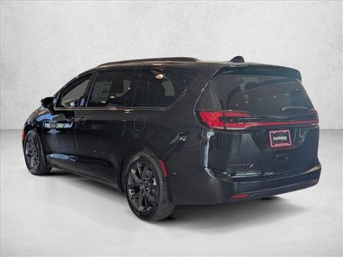 New 2026 Chrysler Pacifica Select image 9