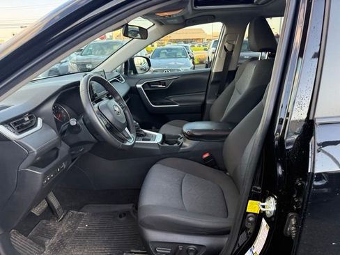 Used 2021 Toyota RAV4 XLE w/ Convenience Package image 8