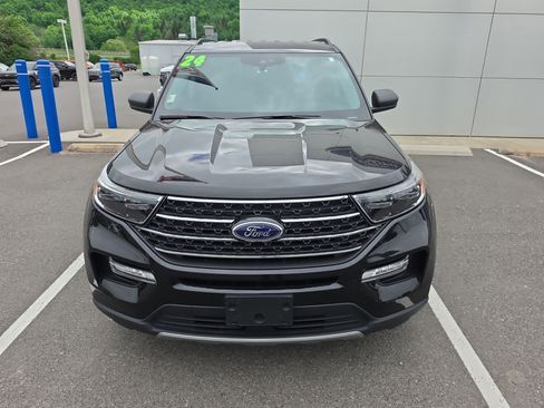 Used 2024 Ford Explorer XLT w/ Equipment Group 202A AWD/4WD image 9