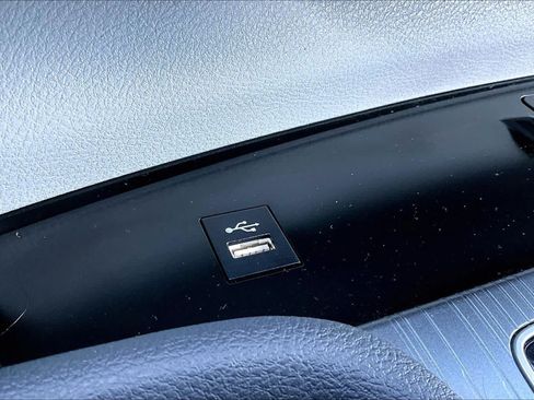 Certified 2025 Toyota Sienna XLE FWD image 35