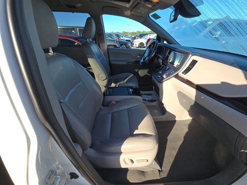 Used 2018 Toyota Sienna XLE Premium image 8
