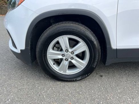 Used 2020 Chevrolet Trax LS w/ Tint and Cruise Package FWD image 27