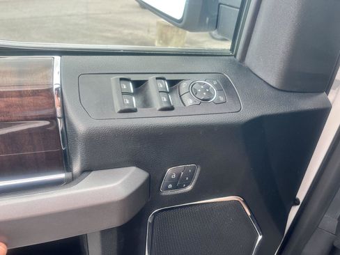 Used 2017 Ford F150 Platinum w/ Equipment Group 701A Luxury AWD/4WD image 24