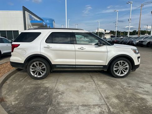 Used 2018 Ford Explorer XLT w/ Equipment Group 202A FWD image 6