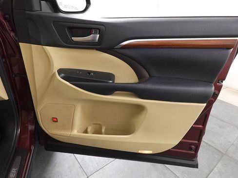 Used 2018 Toyota Highlander Limited Platinum w/ Carpet Mat Package (TMS) image 33