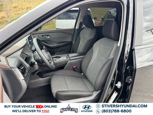 Used 2023 Nissan Rogue SV image 17