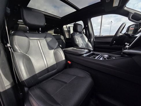 Used 2023 Jeep Wagoneer L Series III w/ Premium Group I image 34