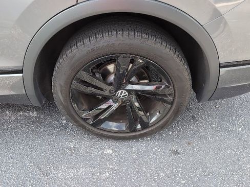 Used 2023 Volkswagen Tiguan SE R-Line image 7