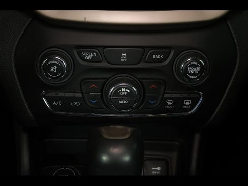 Used 2017 Jeep Cherokee Limited AWD/4WD image 20