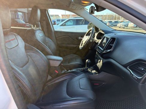 Used 2022 Jeep Cherokee Trailhawk w/ Premium Leather Package image 36