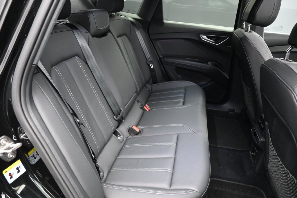 Used 2024 Audi Q4 e-tron Prestige AWD/4WD image 33