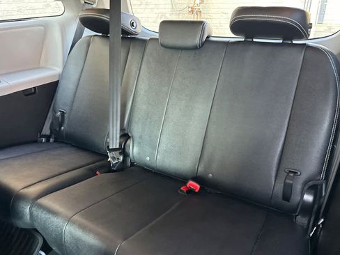 Used 2017 Toyota Sienna SE image 14